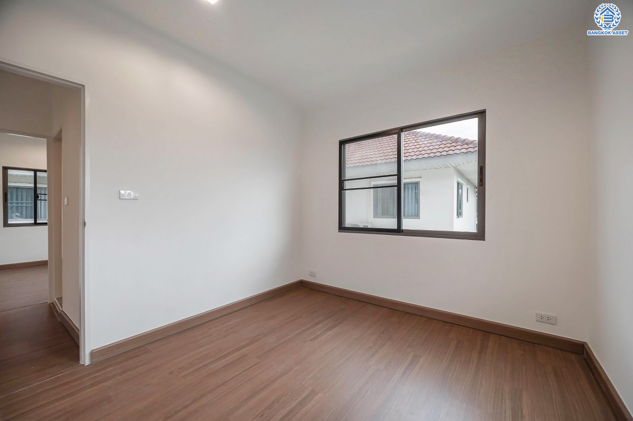 บ้านมือสองตกแต่งใหม่ โครงการ เพอร์เฟคเพลส แจ้งวัฒนะ-ปากเกร็ด เนื้อที่ 54 ตร.ว. ฟังก์ชัน 3 ห้องนอน 3 ห้องน้ำ จอดรถได้ 2 คัน รองรับทุกการอยู่อาศัย บนทำเลศักยภาพ ใกล้เซ็นทรัลแจ้งวัฒนะ รถไฟฟ้าสายสีชมพู "สถานีปากเกร็ด" และเชื่อมสู่แจ้งวัฒนะและทางด่วน "ศรีรัช"...